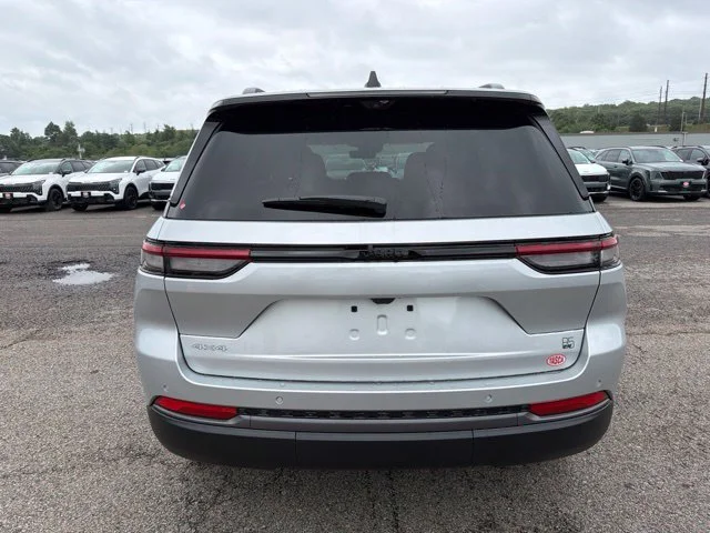 New 2026 Silver Jeep  image 4