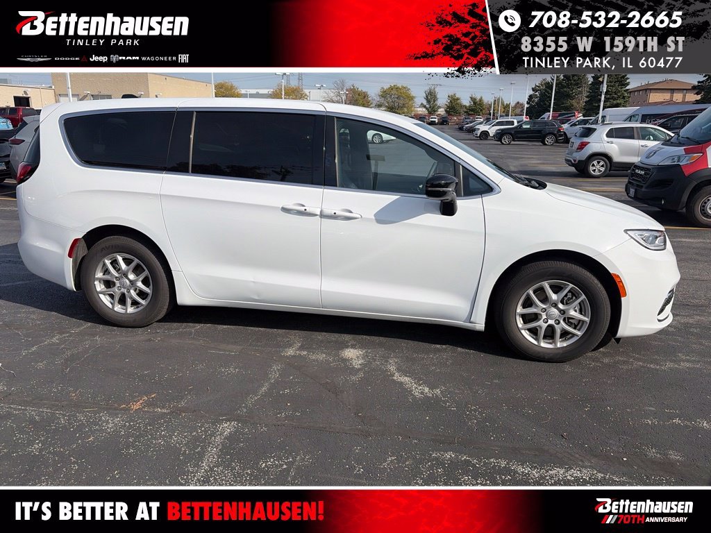 Used 2026 Bright White Clearcoat Chrysler Select image 6
