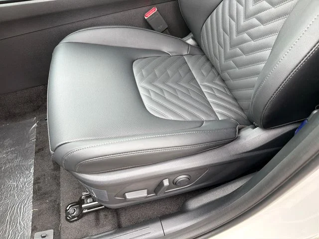 New 2026 Snow White Pearl Kia X-Line image 21