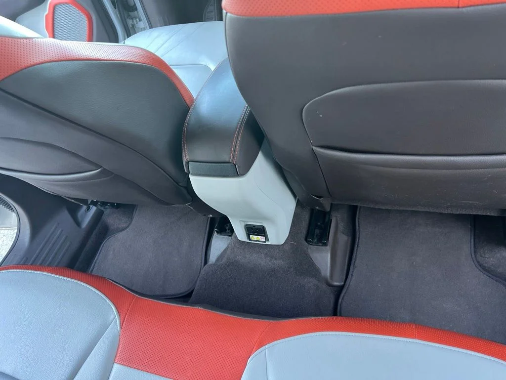 Used 2015 Silver Jeep Limited image 28