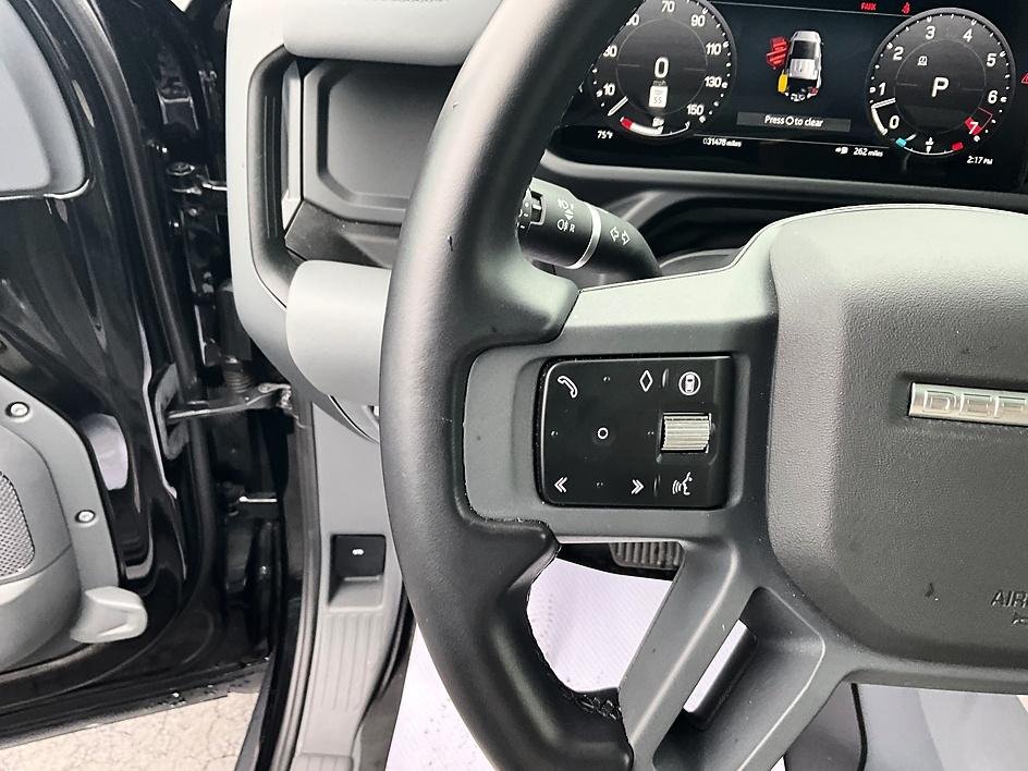 Used 2024 Black Land Rover X-Dynamic SE image 36