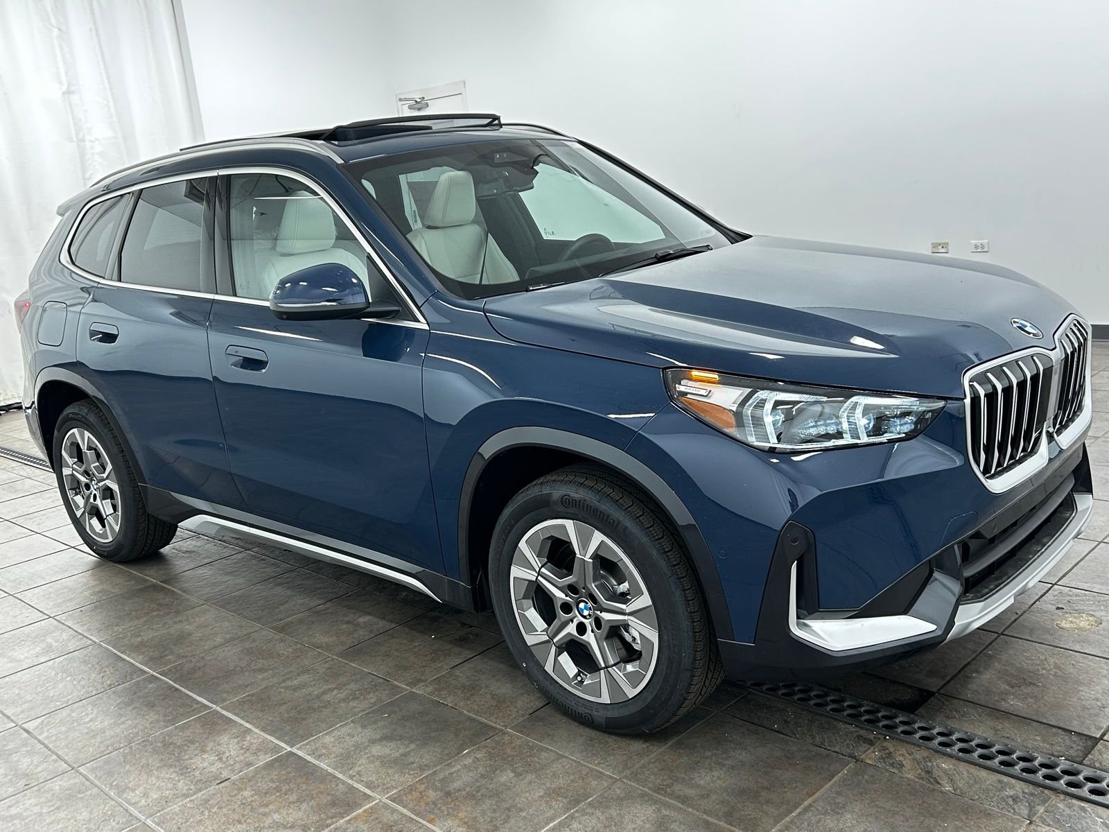 New 2026 Night Dusk Blue Metallic BMW xDrive28i image 6