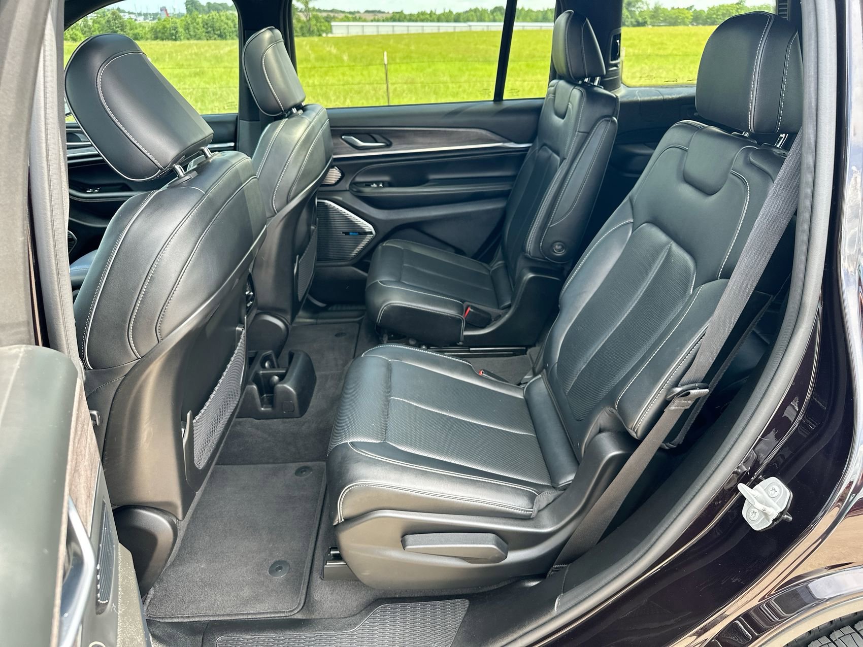 Used 2022 Ember Pearlcoat Jeep Overland image 24
