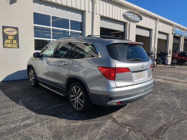 Used 2017 Lunar Silver Metallic Honda Touring image 2
