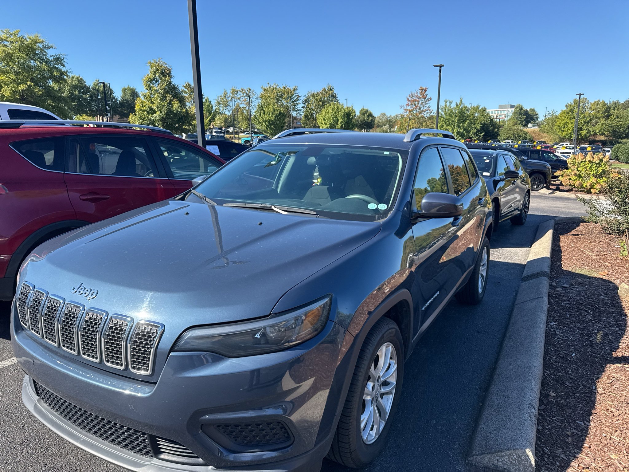 Used 2020 SLATE BLUE PEARLCOAT Jeep Latitude image 2