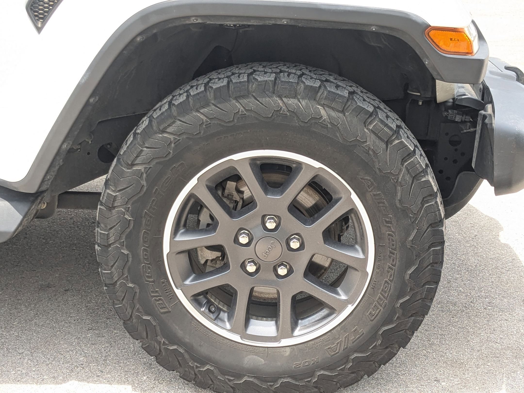 Used 2020 Bright White Clearcoat Jeep Overland image 28