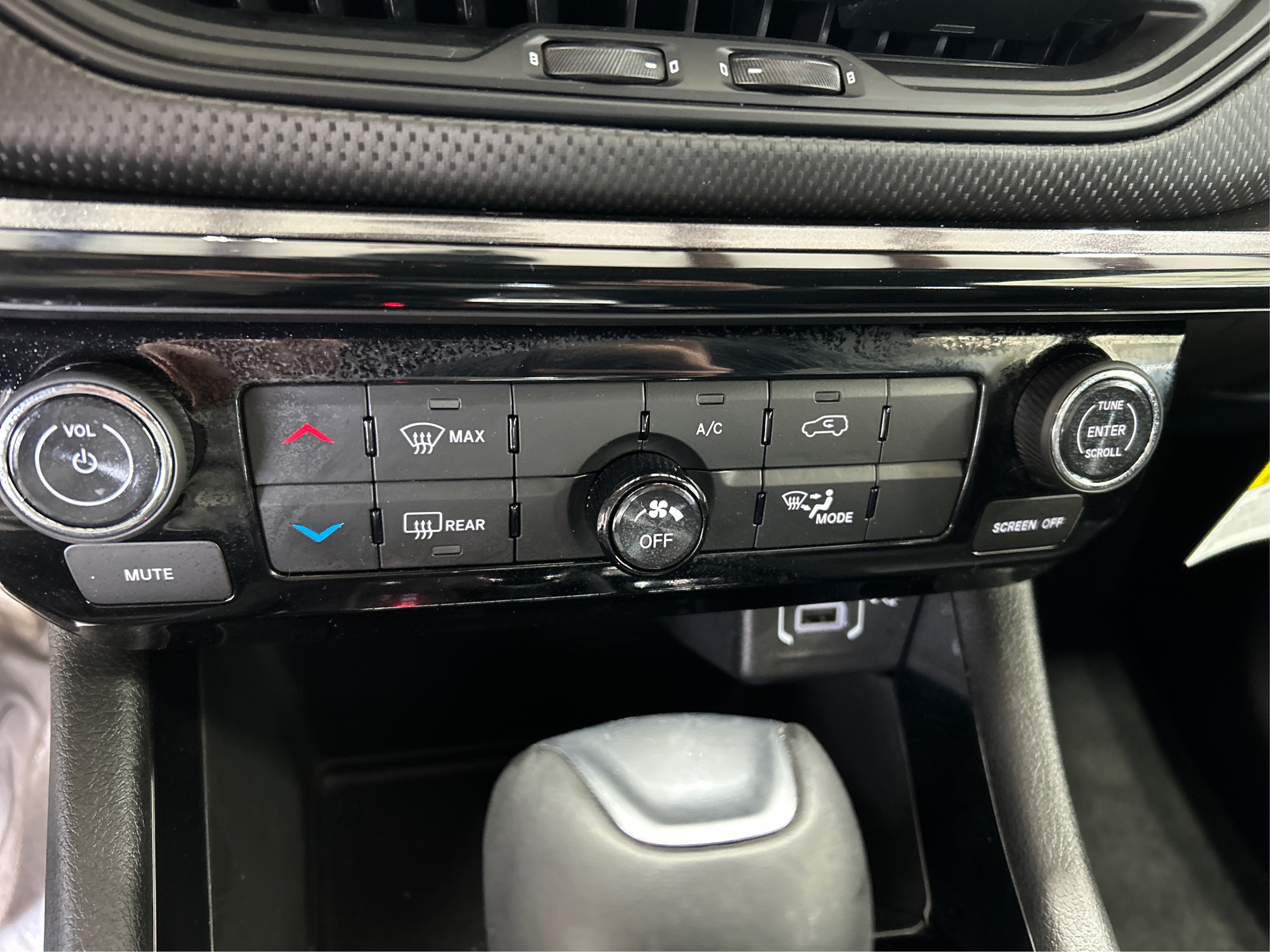 New 2026 Fathom Blue Pearl-Coat Exterior Paint Jeep Latitude image 26