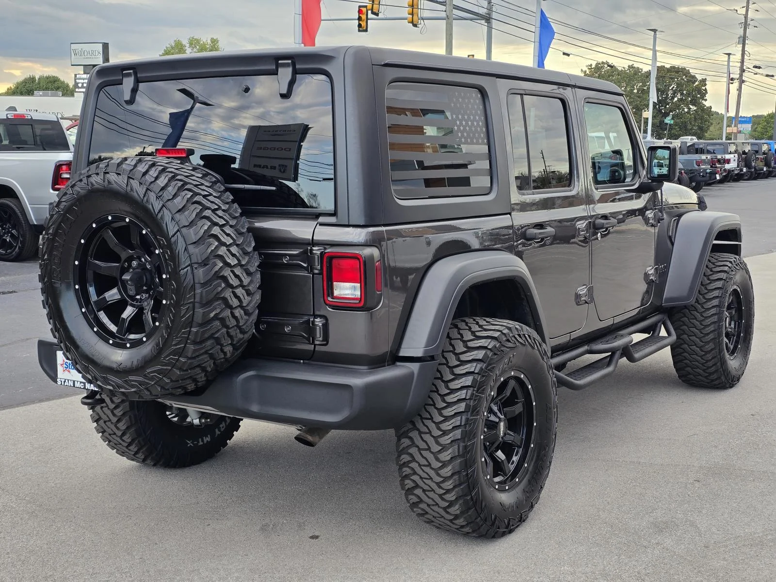 Used 2020 Granite Crystal Metallic Clearcoat Jeep Willys image 7
