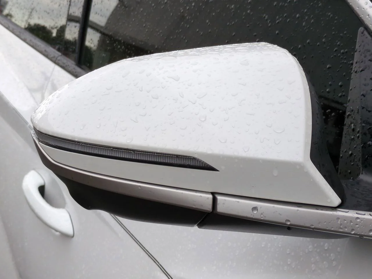 Used 2025 Serenity White Pearl Hyundai Limited image 29