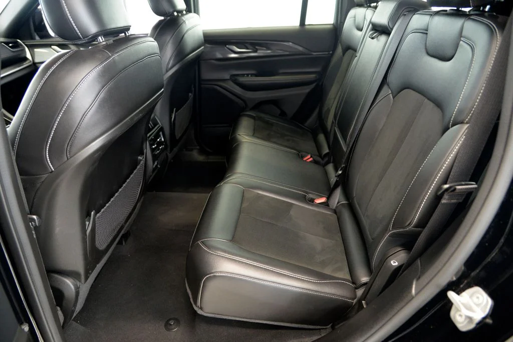 Used 2023 Black Jeep Altitude X image 28