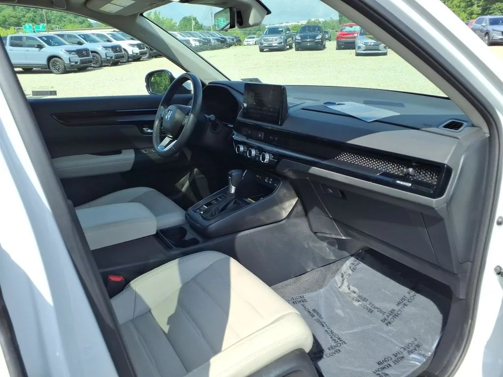Used 2024 White Honda EX-L image 28