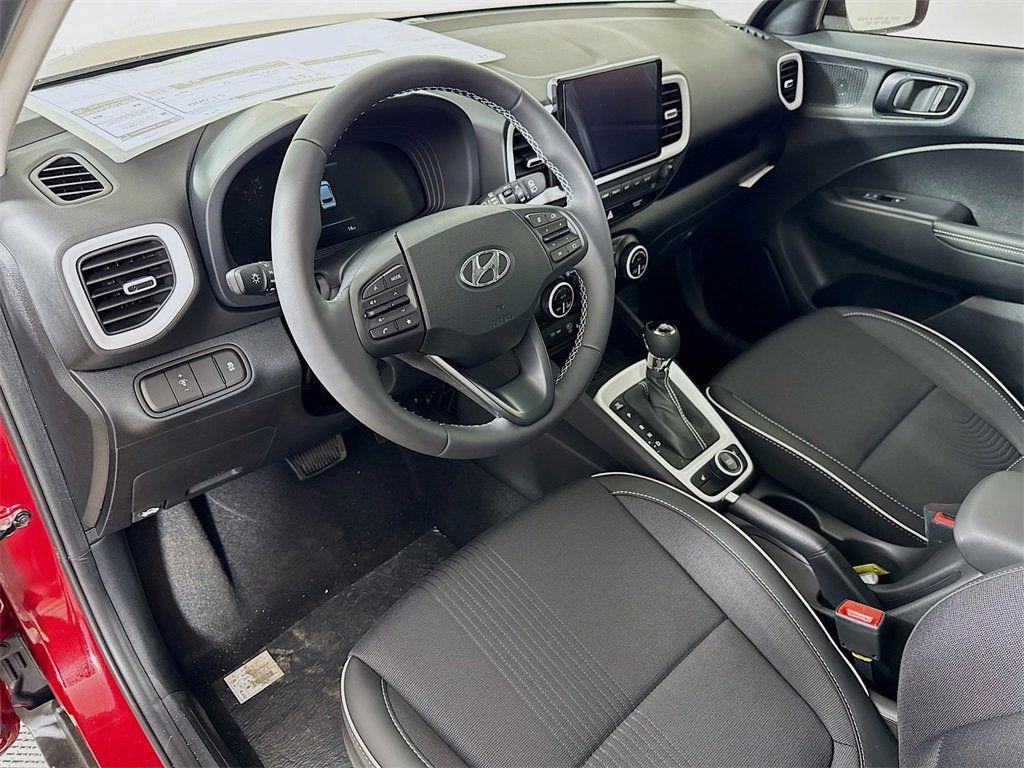 2025 Hyundai Venue Limited - Photo 6