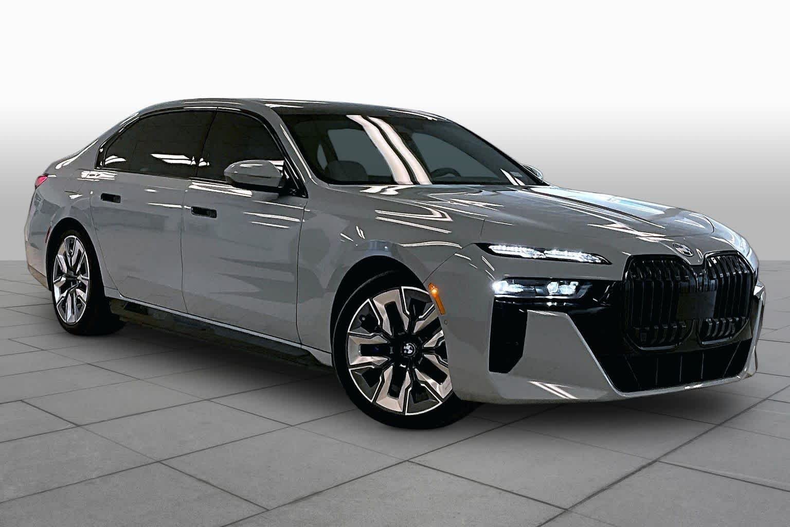 Used 2024 Brooklyn Grey Metallic BMW xDrive60 image 2