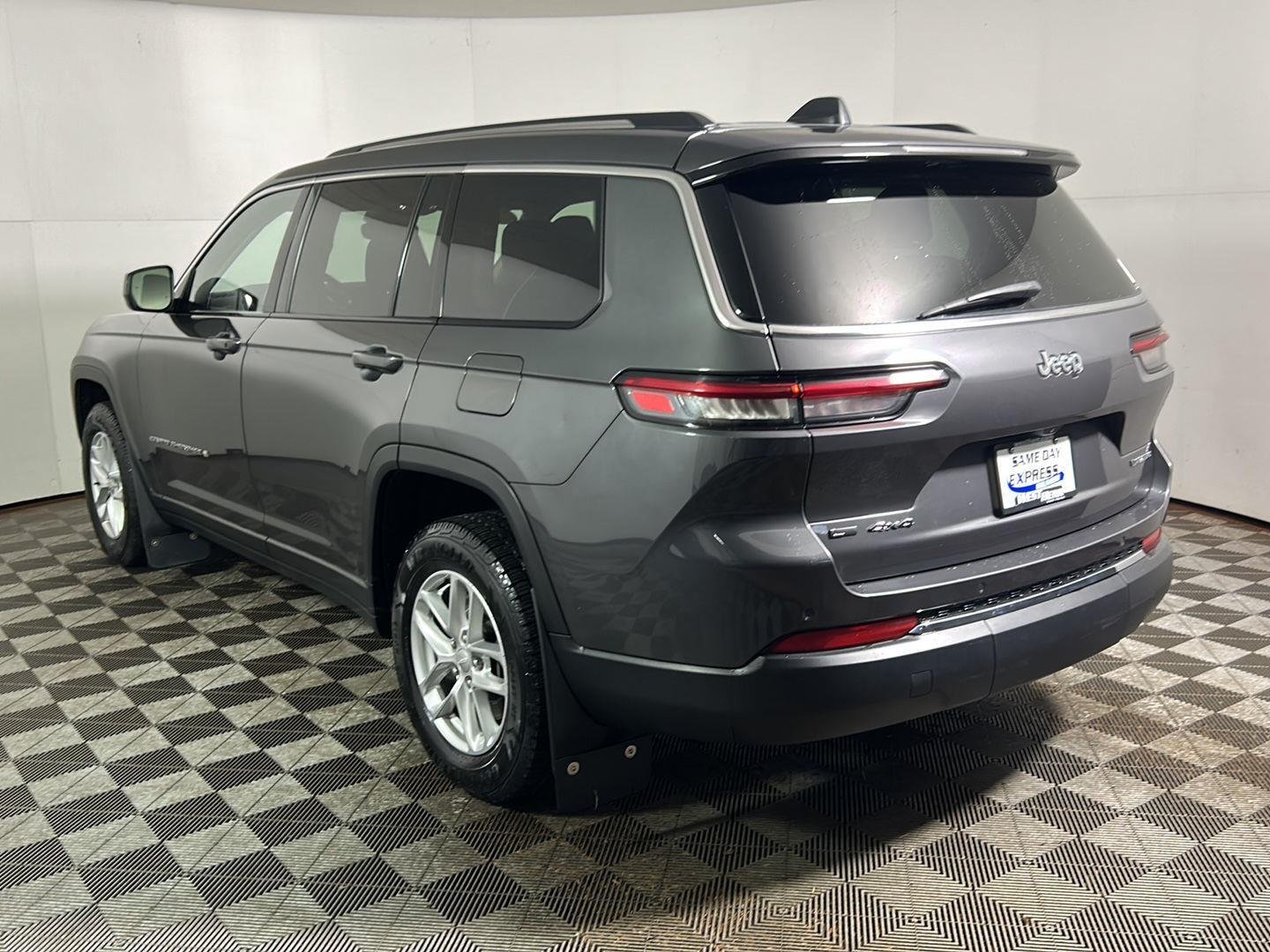 Used 2022 Baltic Gray Metallic Clearcoat Jeep Laredo image 10