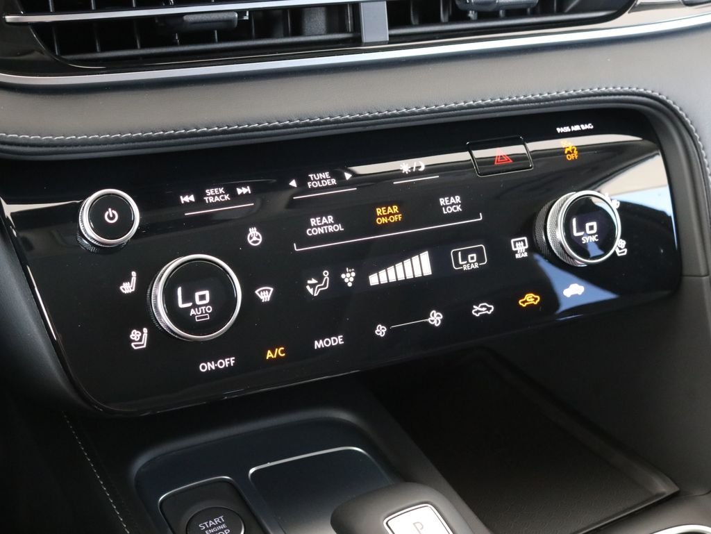 Used 2025 Silver INFINITI Sensory image 17