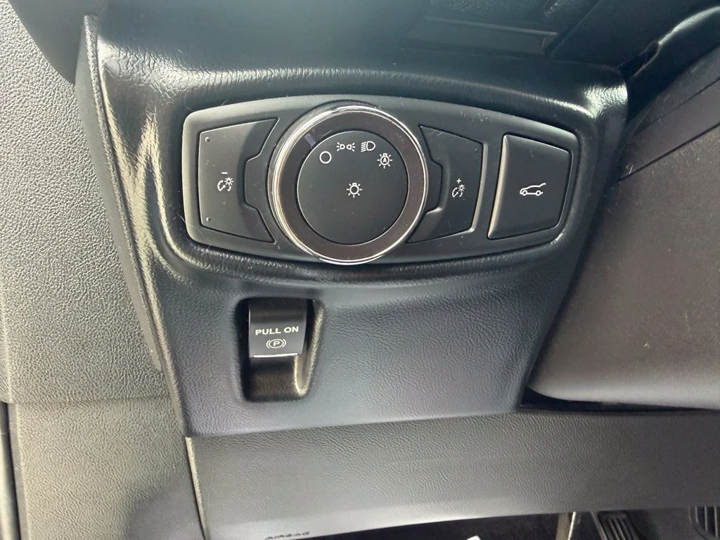 Used 2017 Gray Lincoln Select image 14