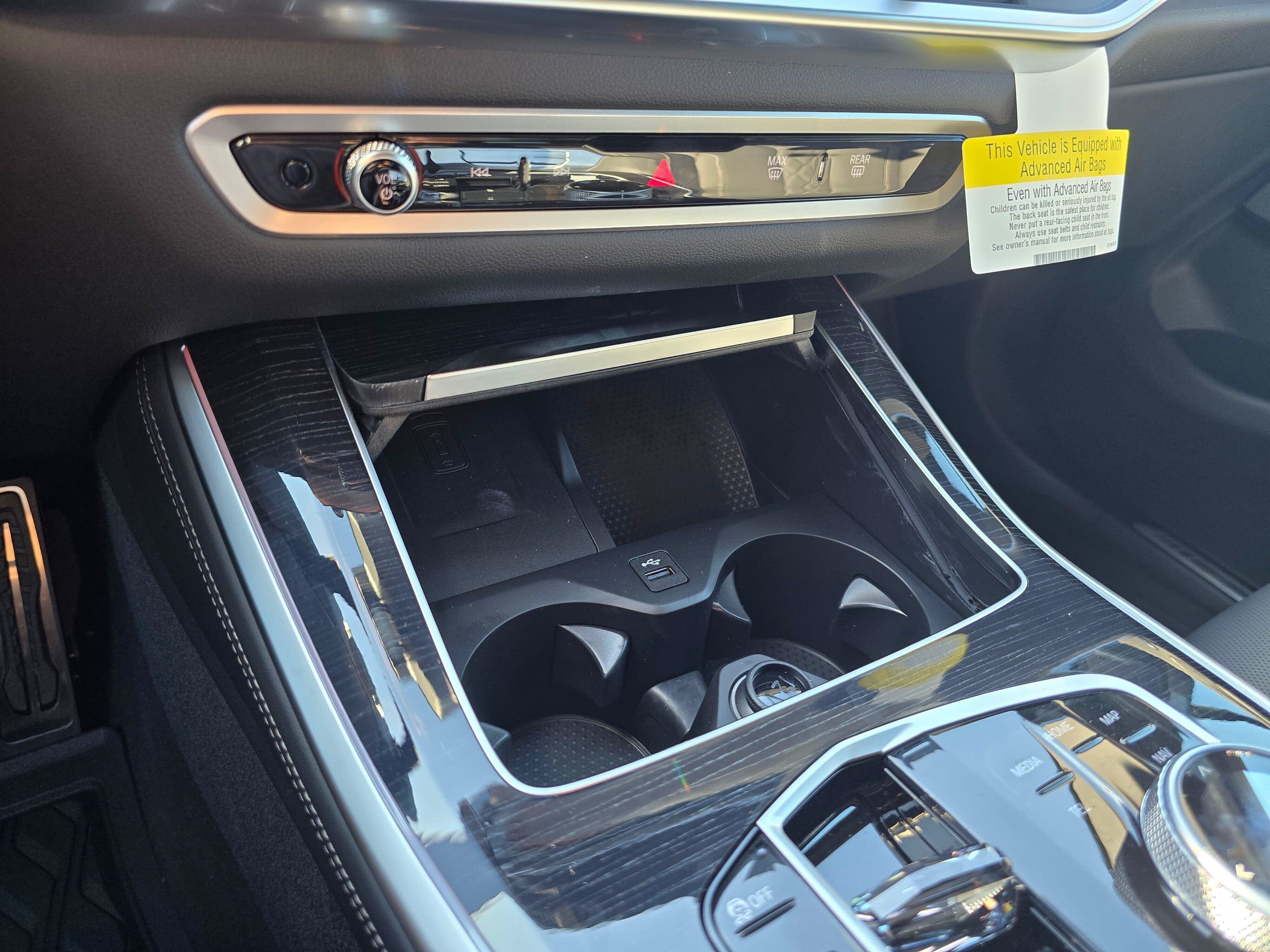 New 2026 Dravit Grey Metallic BMW xDrive50e image 21