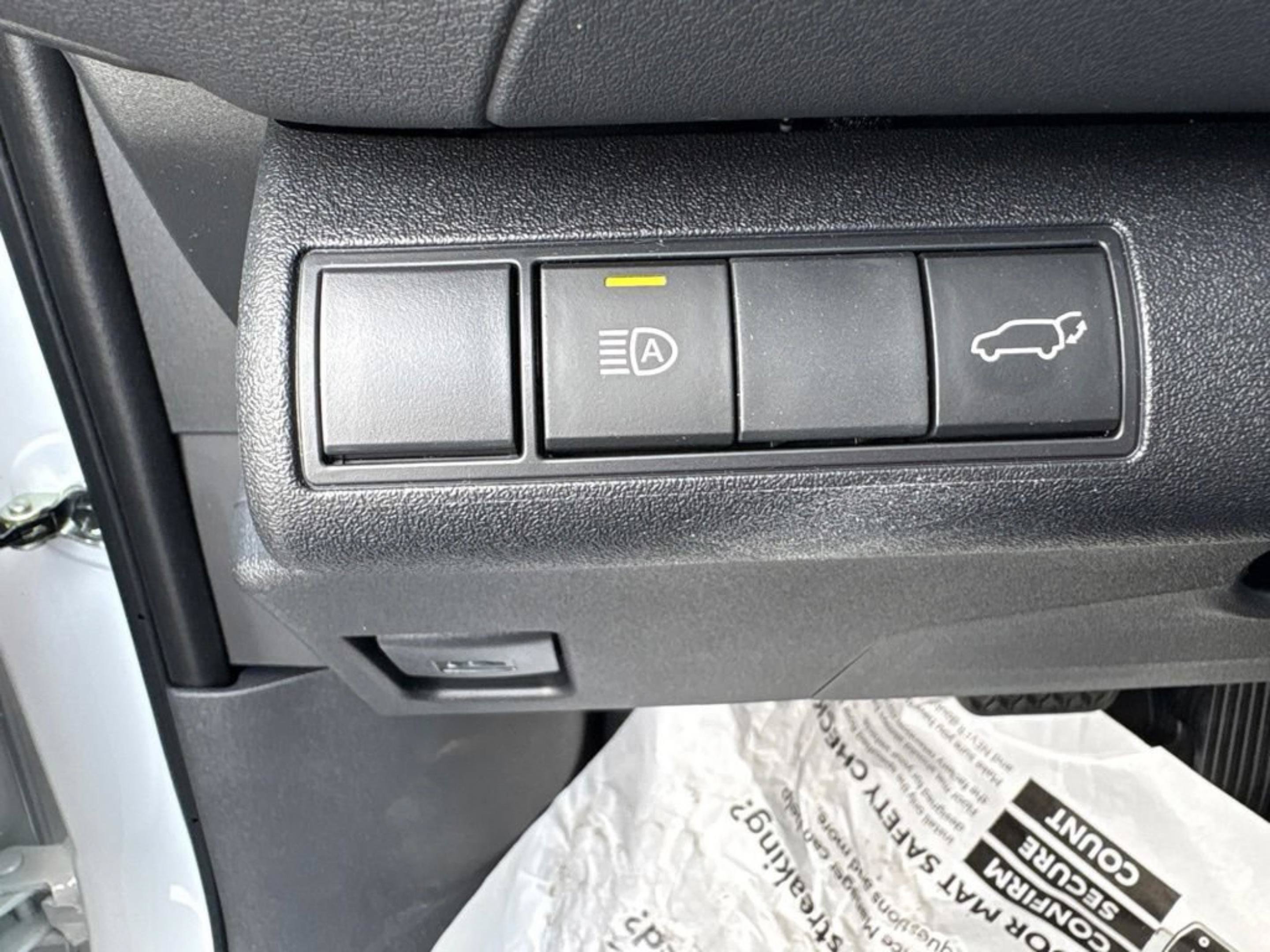New 2026 Wind Chill Pearl Toyota SE image 15