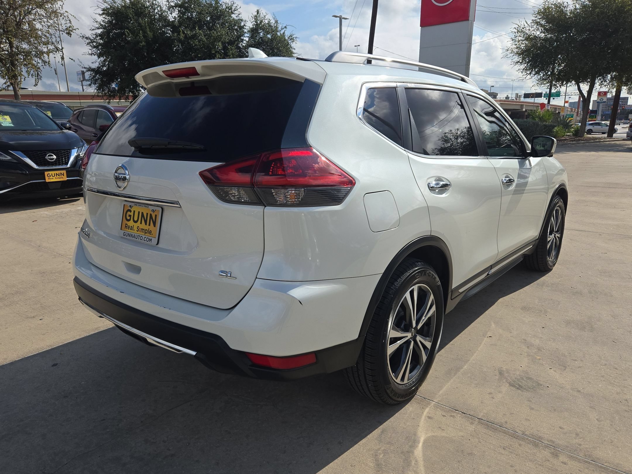 Used 2018 Pearl White Nissan SL image 3