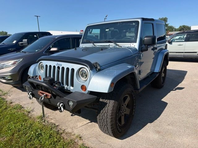 Used 2012 Beige Jeep Sahara image 3