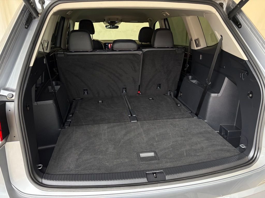 Certified Used 2025 Silver Mist Metallic Volkswagen 2.0T SE w/Technology image 25