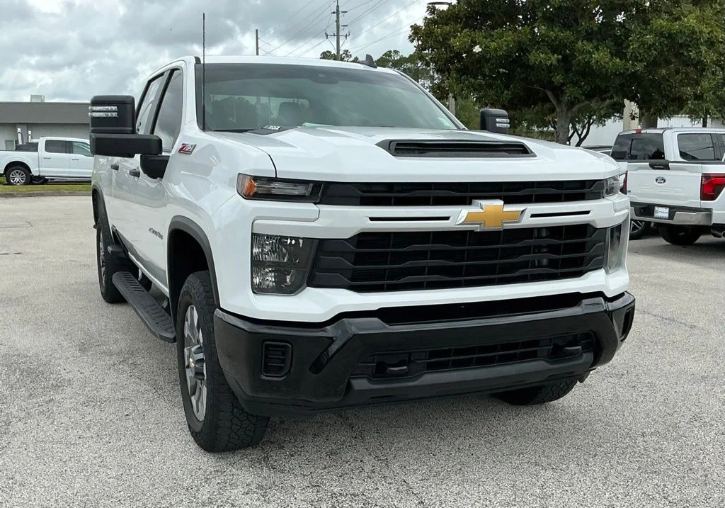 Used 2024 White Chevrolet Custom image 17