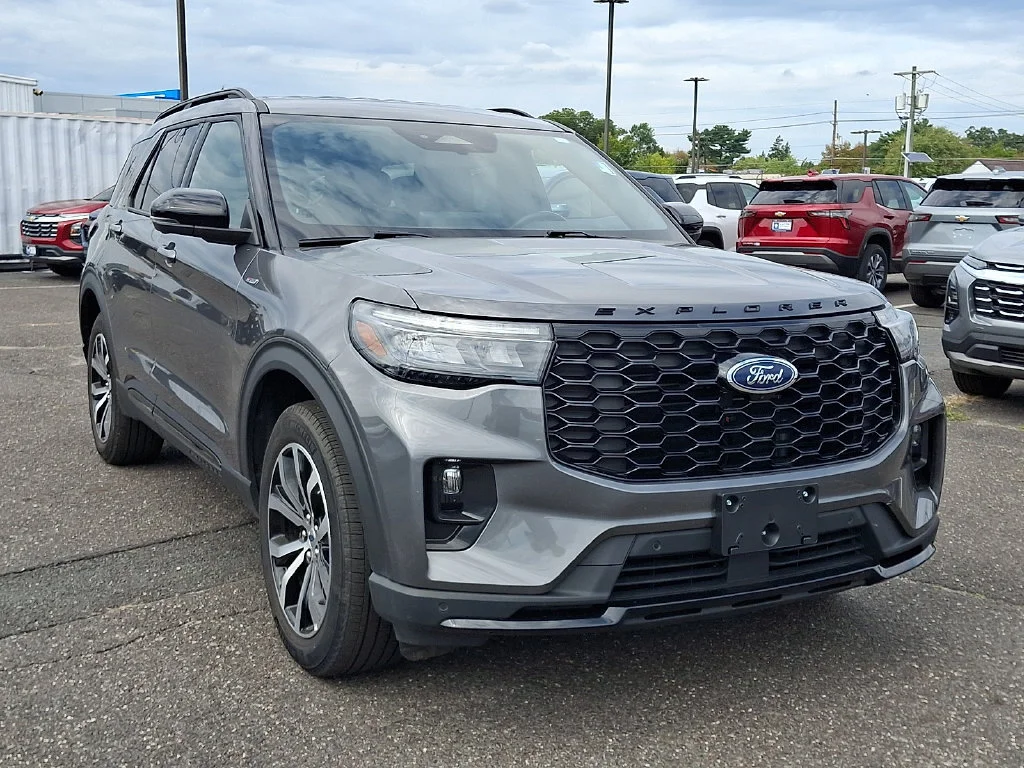 Used 2025 Carbonized Gray Ford ST-Line image 2