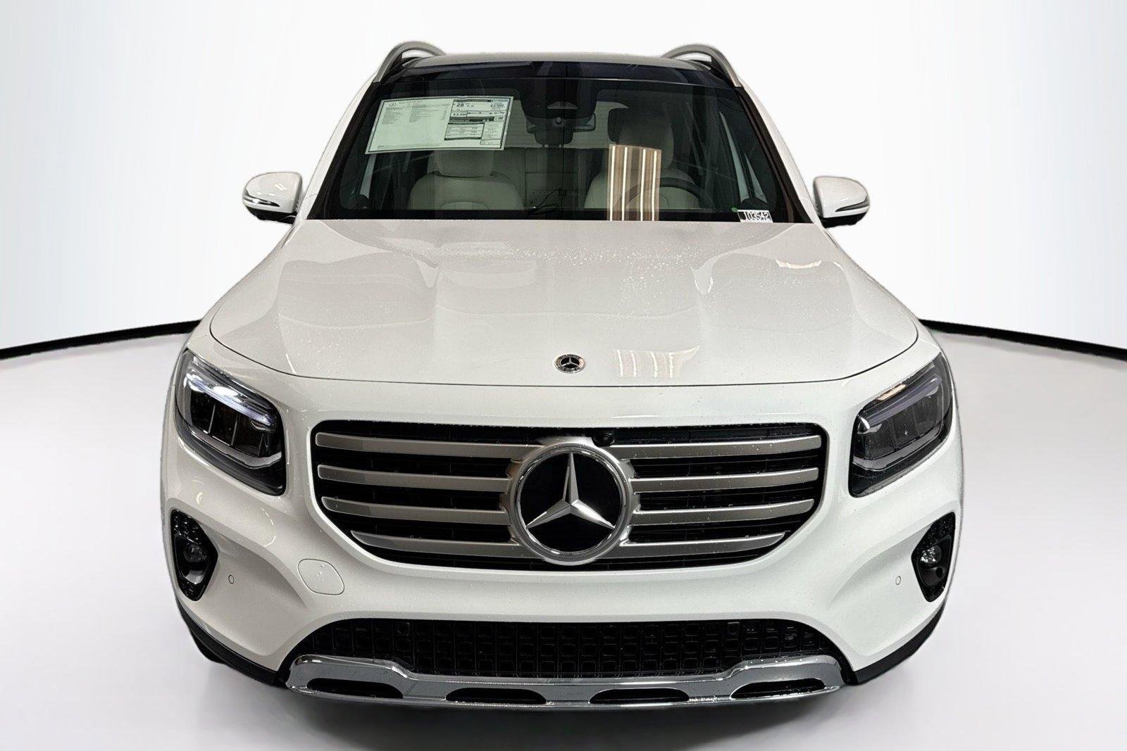 New 2026 Polar White Mercedes-Benz GLB 250 image 2