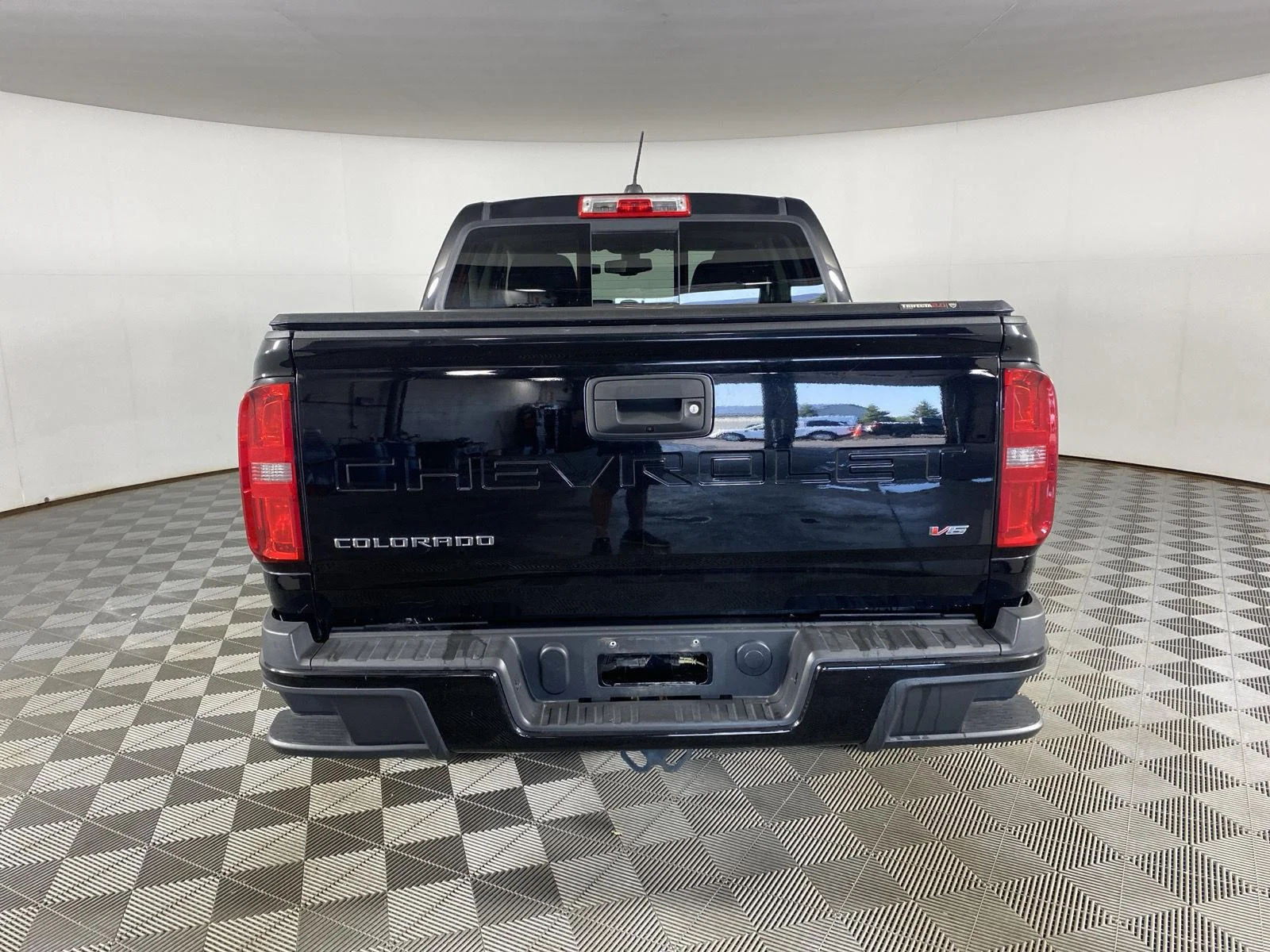 Used 2021 BLACK Chevrolet 4WD LT image 6