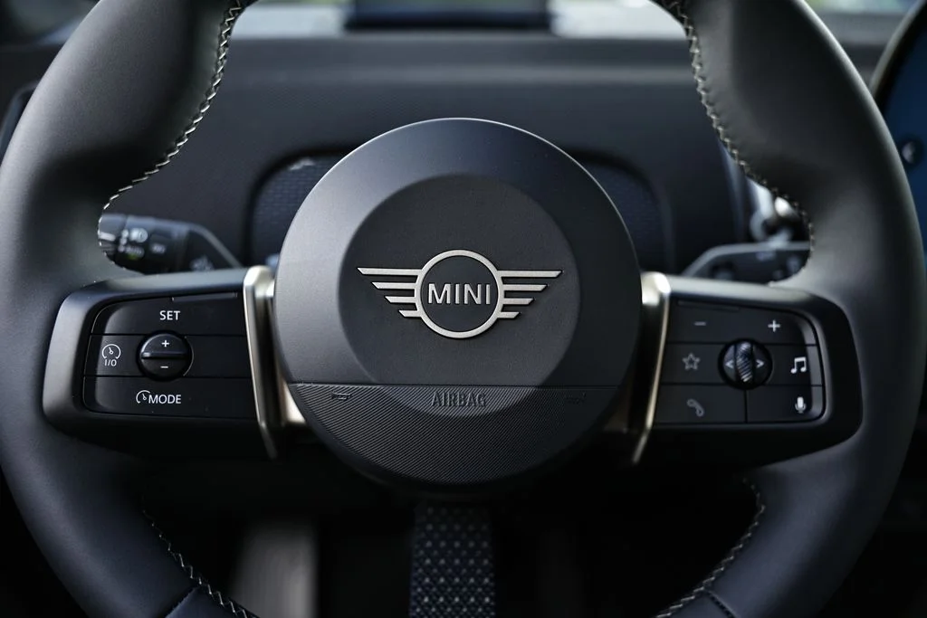 New 2027 Silver MINI Iconic image 35