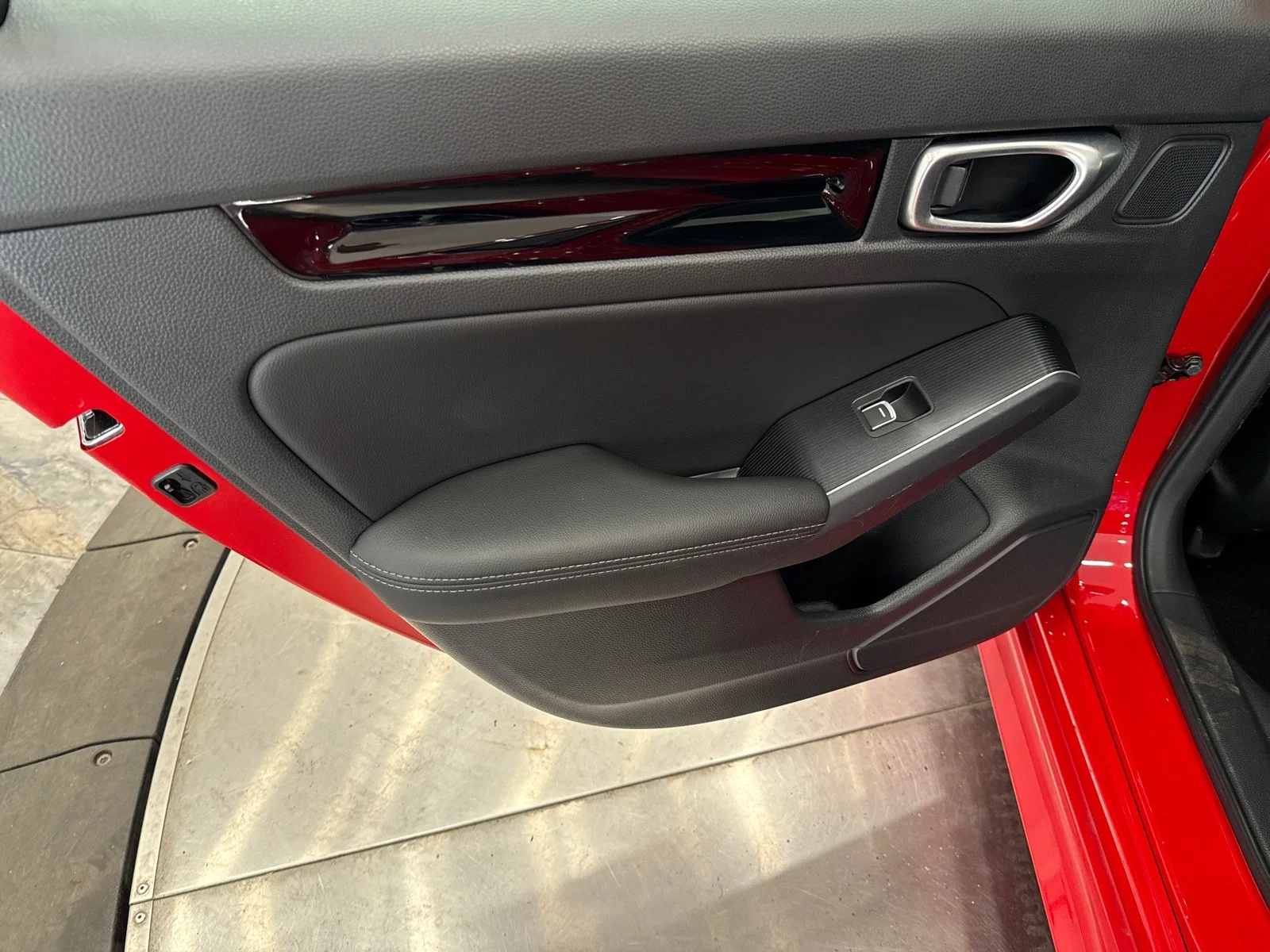 Used 2024 Rallye Red Honda Touring CVT image 39