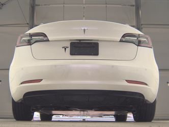 Used 2021 White Tesla Standard Range Plus image 7