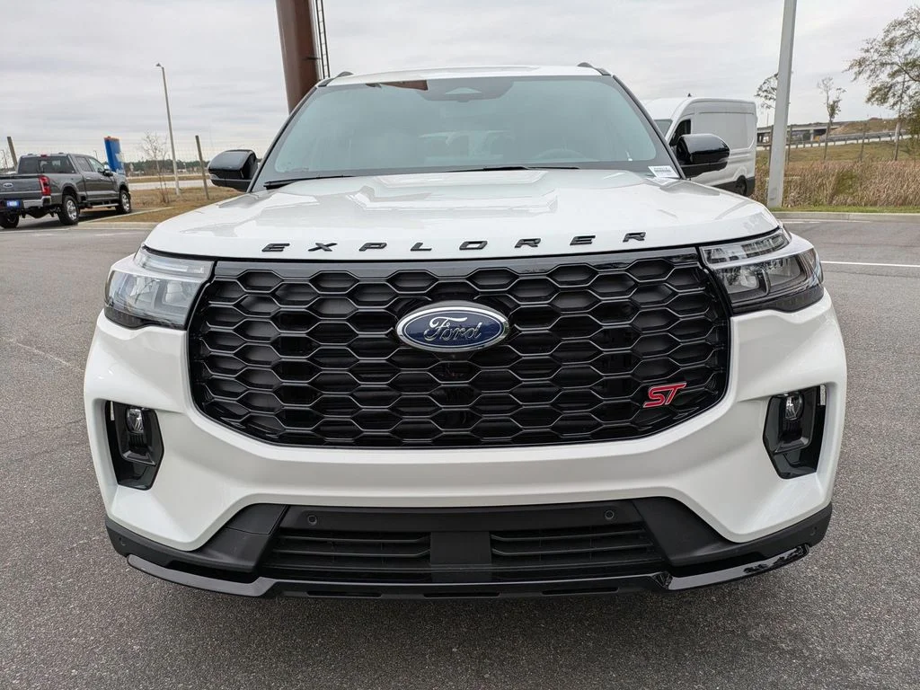 New 2026 Star White Metallic Tri-Coat Ford ST image 9