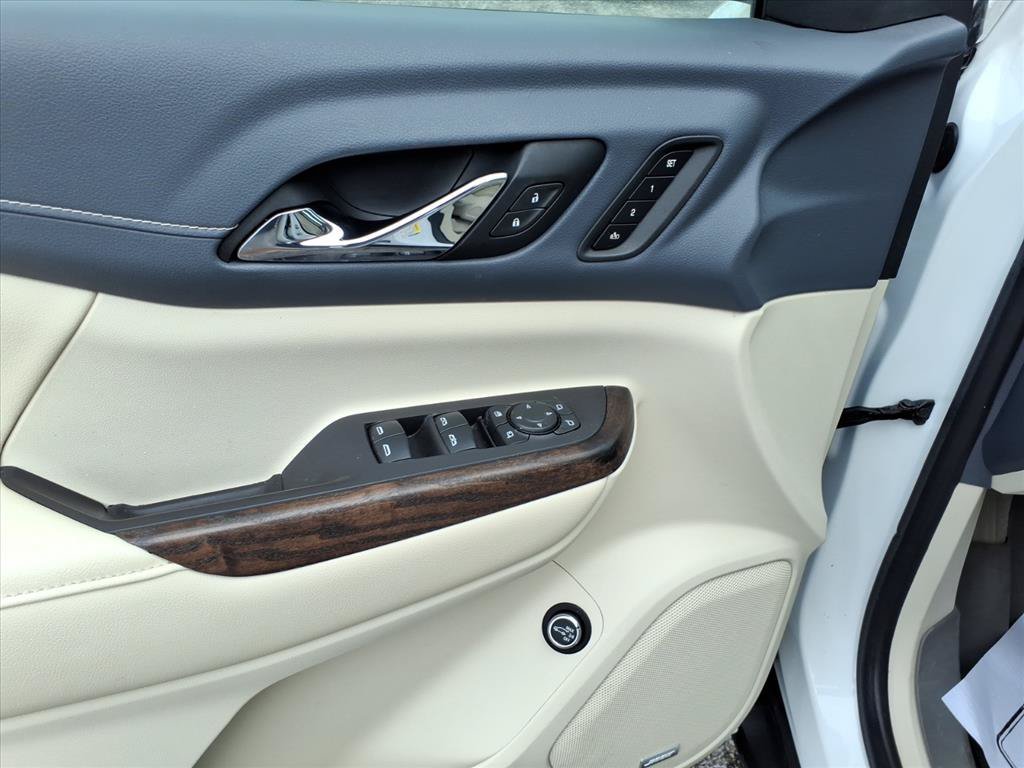 Used 2020 White Frost Tricoat GMC Denali image 14