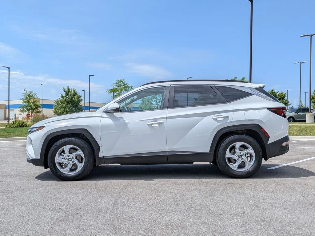 Used 2024 White Hyundai SEL image 4