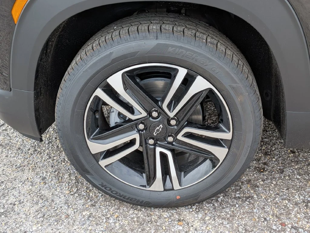 New 2026 Mosaic Black Metallic Chevrolet LT image 12