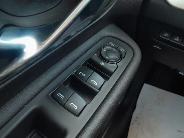 Used 2023 White GMC Denali image 36