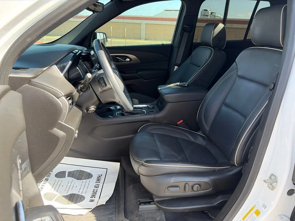 Used 2023 Iridescent Pearl Tricoat Chevrolet Premier image 16