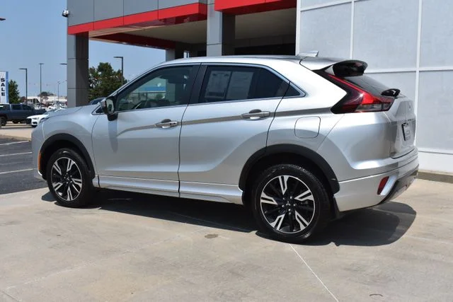 Used 2025 Silver Mitsubishi SEL image 7