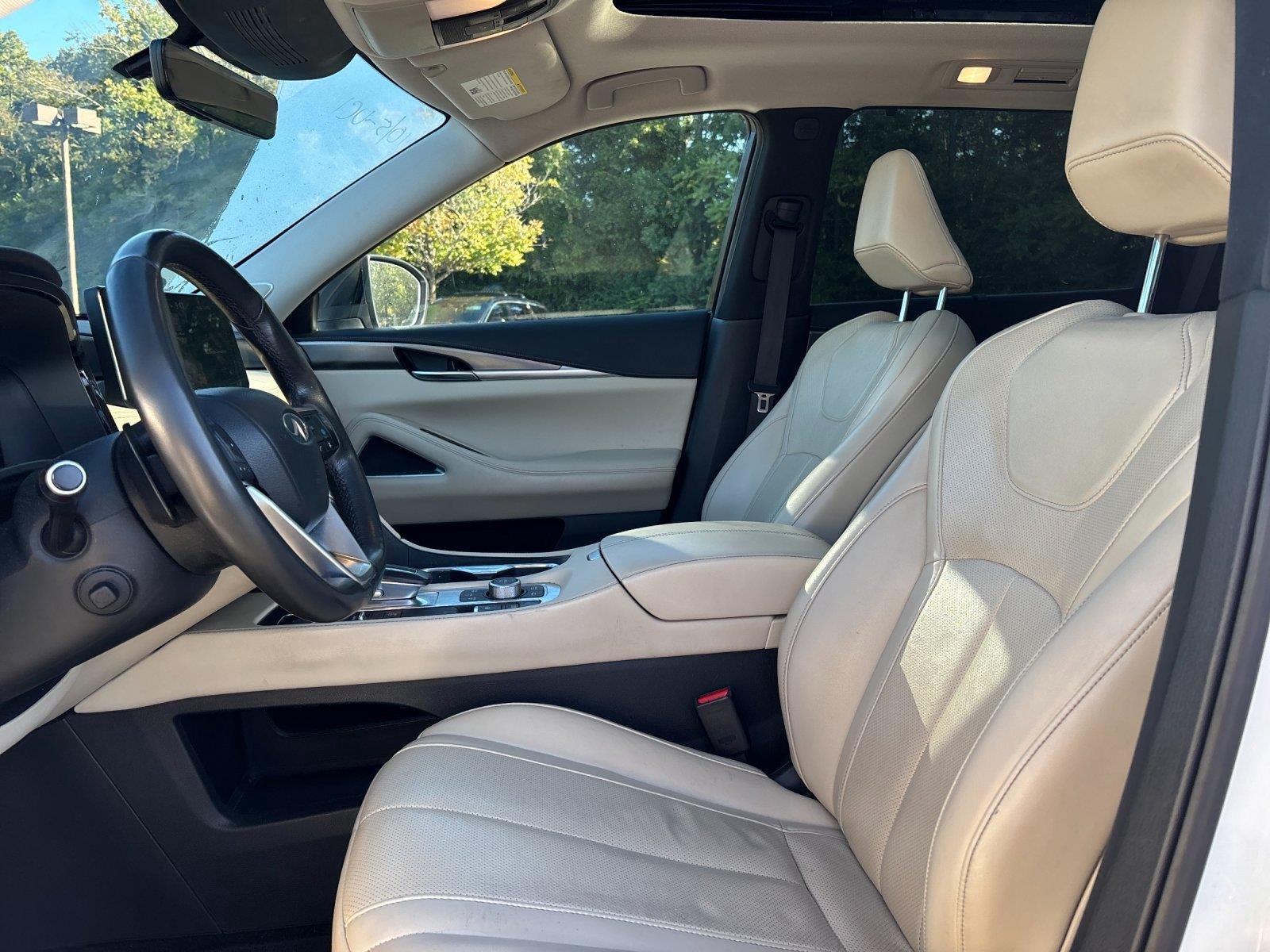 Used 2023 Majestic White INFINITI LUXE image 14