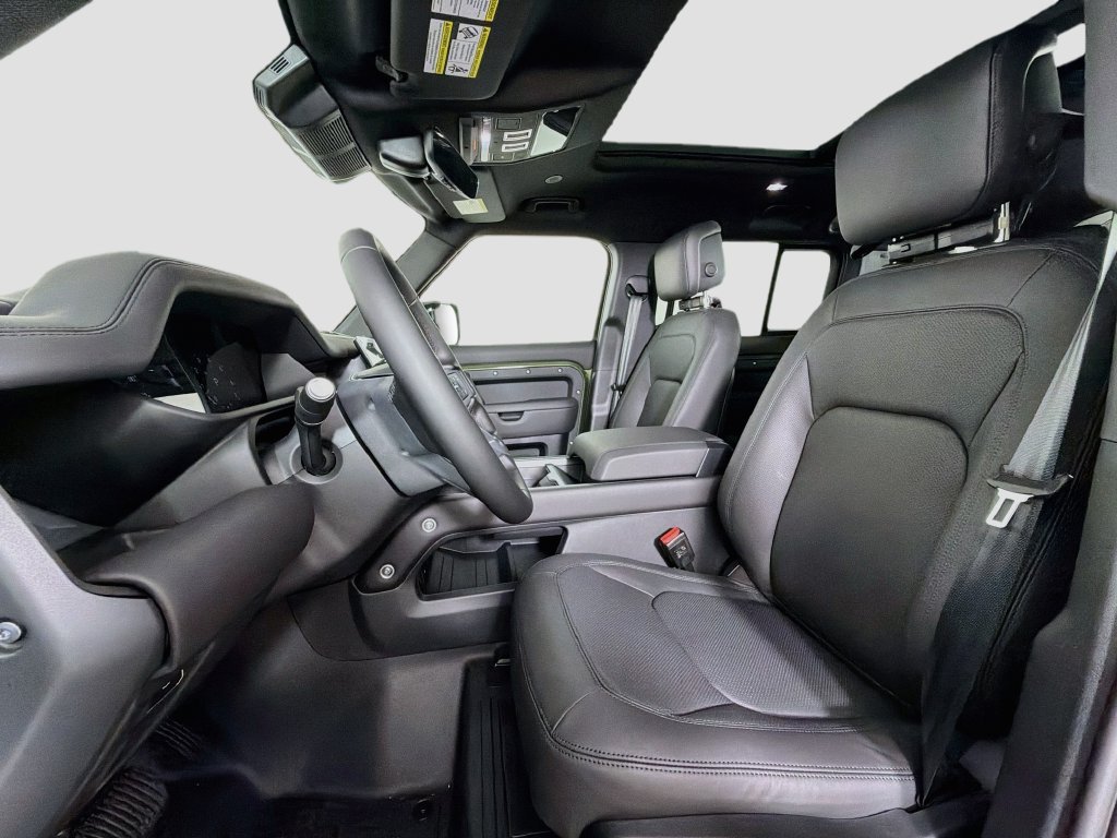 New 2026 Woolstone Green Land Rover X-Dynamic SE image 22