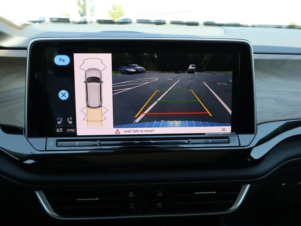 New 2026 Black Volkswagen SE w/Technology image 22