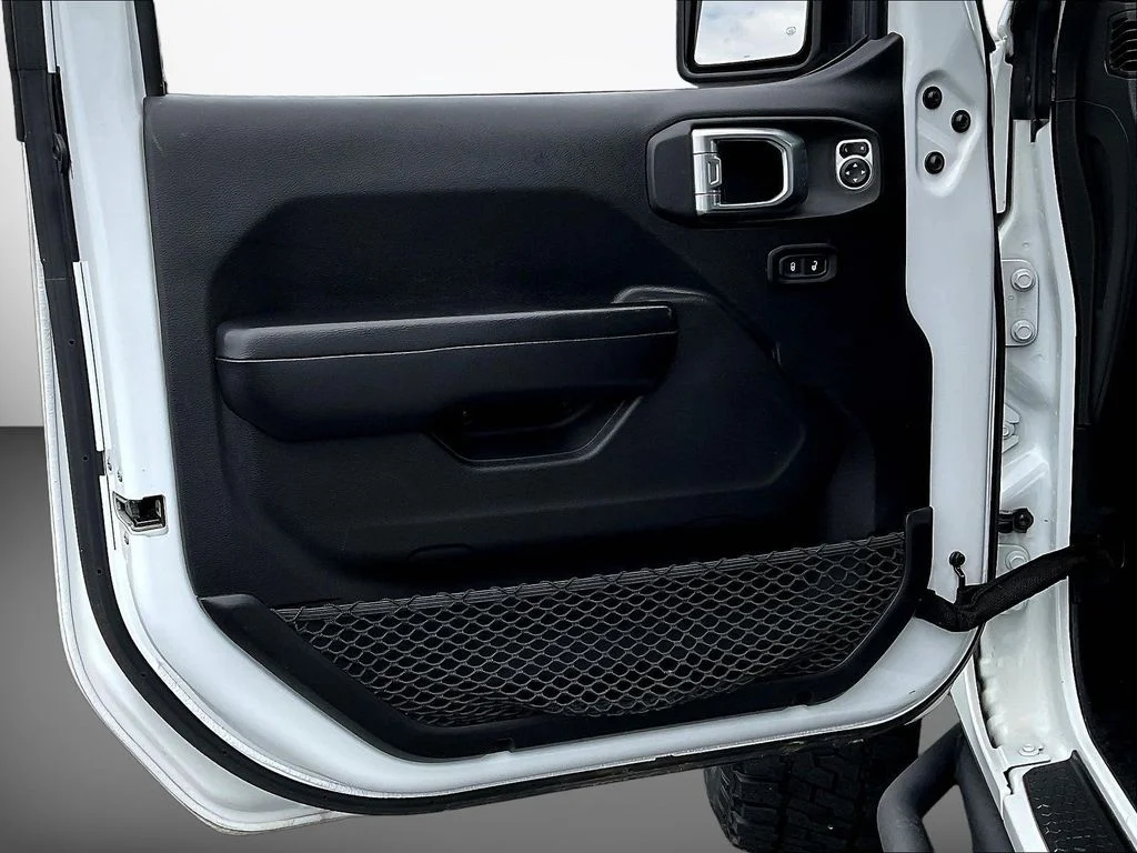 Certified Used 2019 White Jeep Unlimited Rubicon image 20