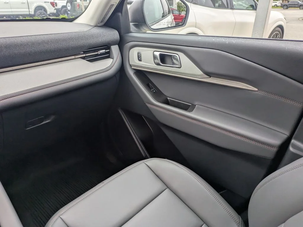 New 2026 Star White Metallic Tri-Coat Ford Active image 17