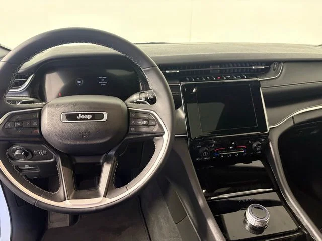 Used 2023 White Jeep Altitude image 27