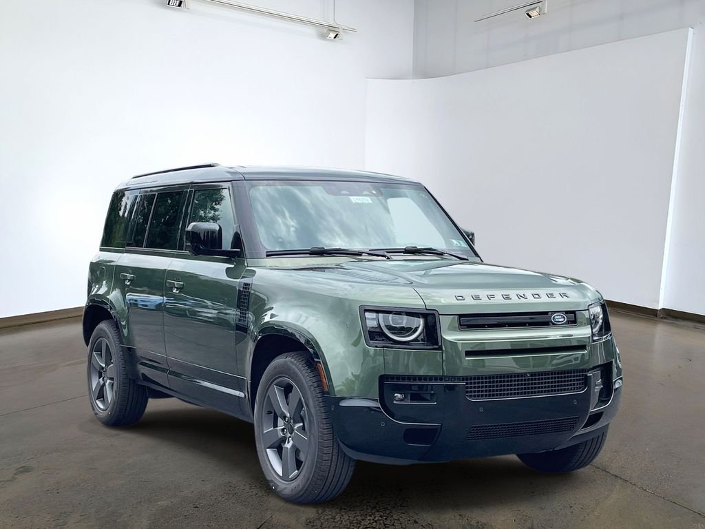 New 2026 Woolstone Green Land Rover X-Dynamic SE image 3