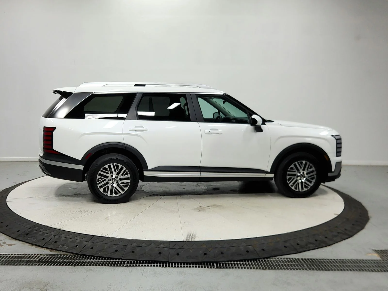 Used 2026 White Hyundai SEL image 9