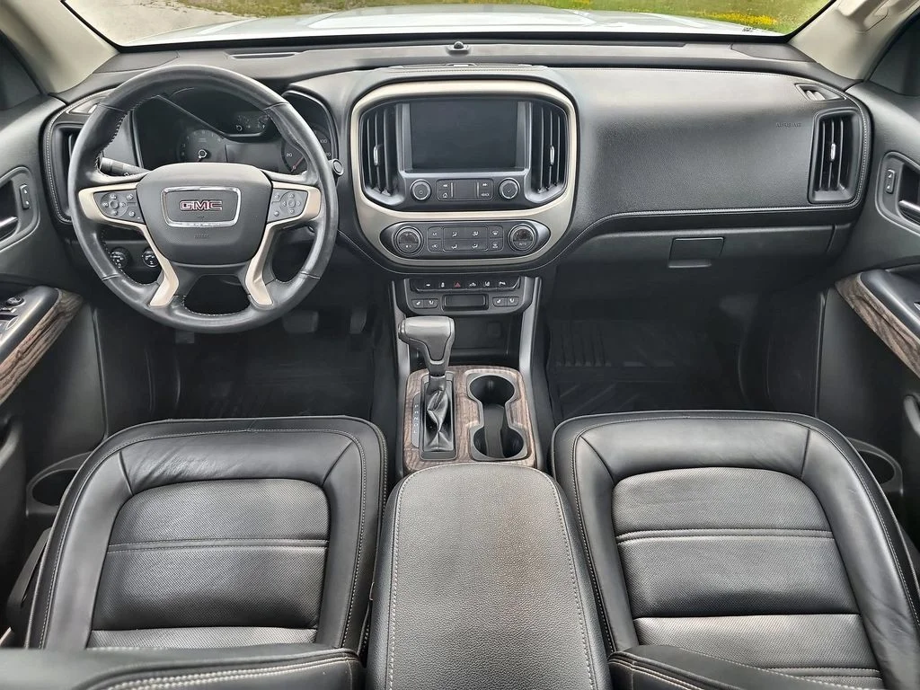 Used 2021 White GMC Denali image 21