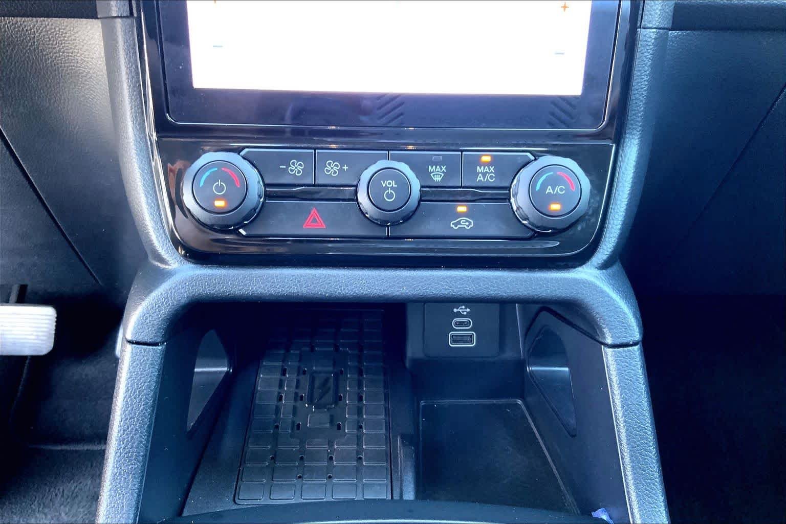 Used 2024 Azure Gray Metallic Ford XLT image 32