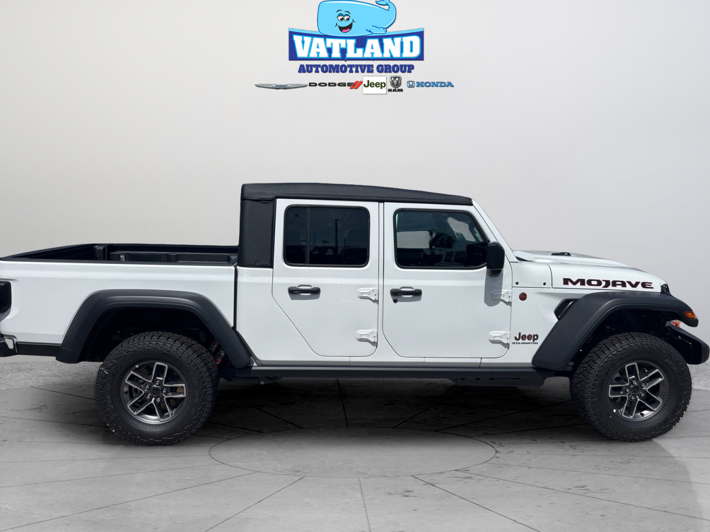 New 2026 Bright White Clear-Coat Exterior Paint Jeep Mojave image 7